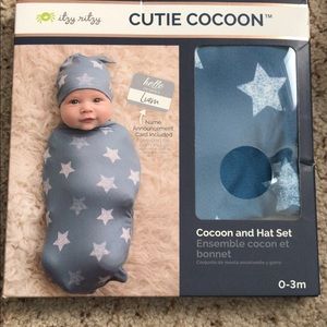Itzy ritzy cocoon and hat set